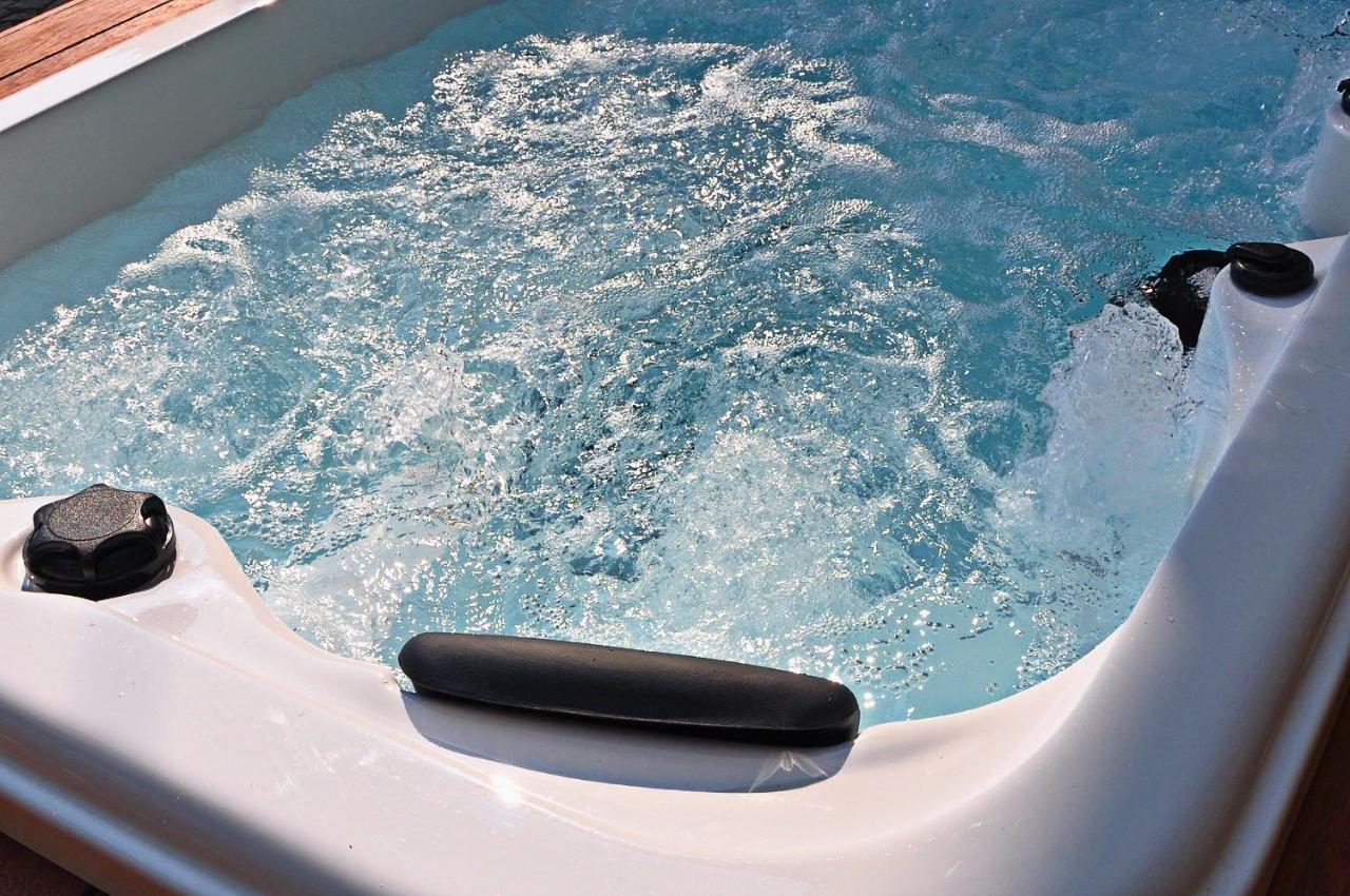 Una Spettacolare Vista Mare - Casa Con Jacuzzi Bergeggi Kültér fotó
