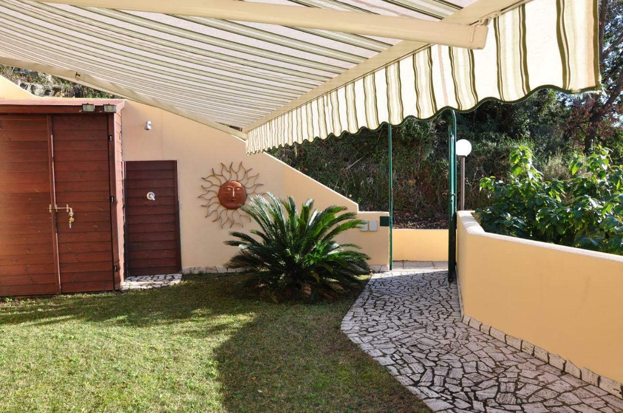 Una Spettacolare Vista Mare - Casa Con Jacuzzi Bergeggi Kültér fotó
